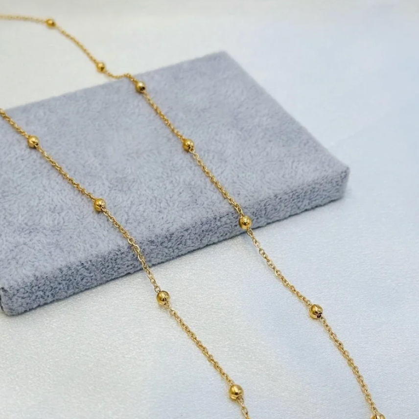 vergoldete Kette mit Zwischenperlen