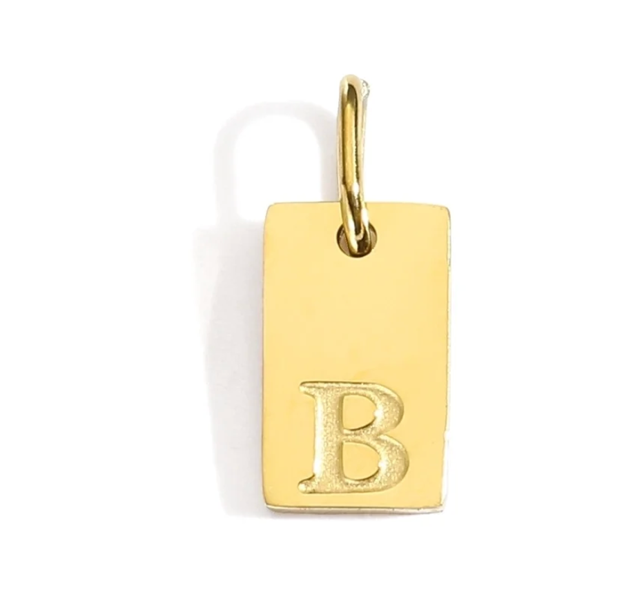 Buchstaben Charm gestanzt
