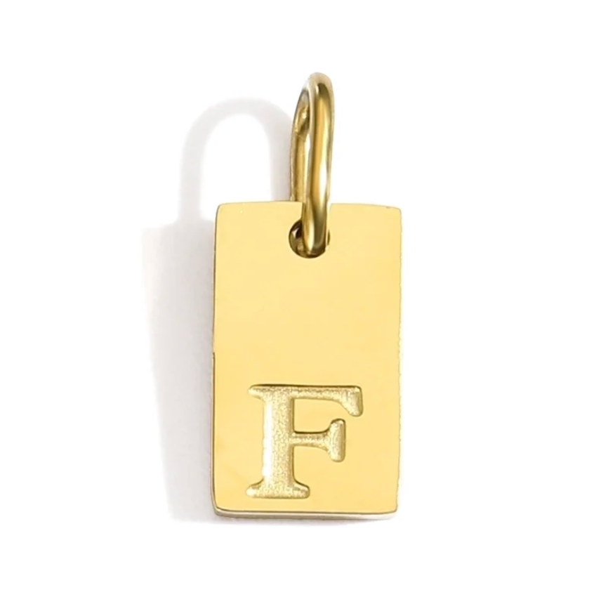 Buchstaben Charm gestanzt