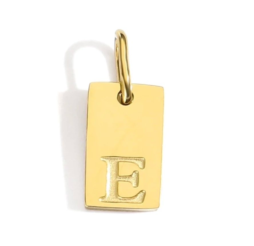 Buchstaben Charm gestanzt