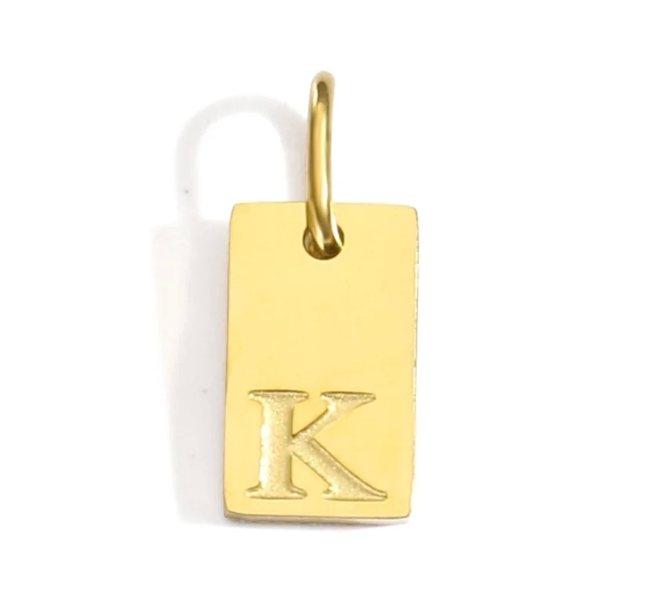 Buchstaben Charm gestanzt