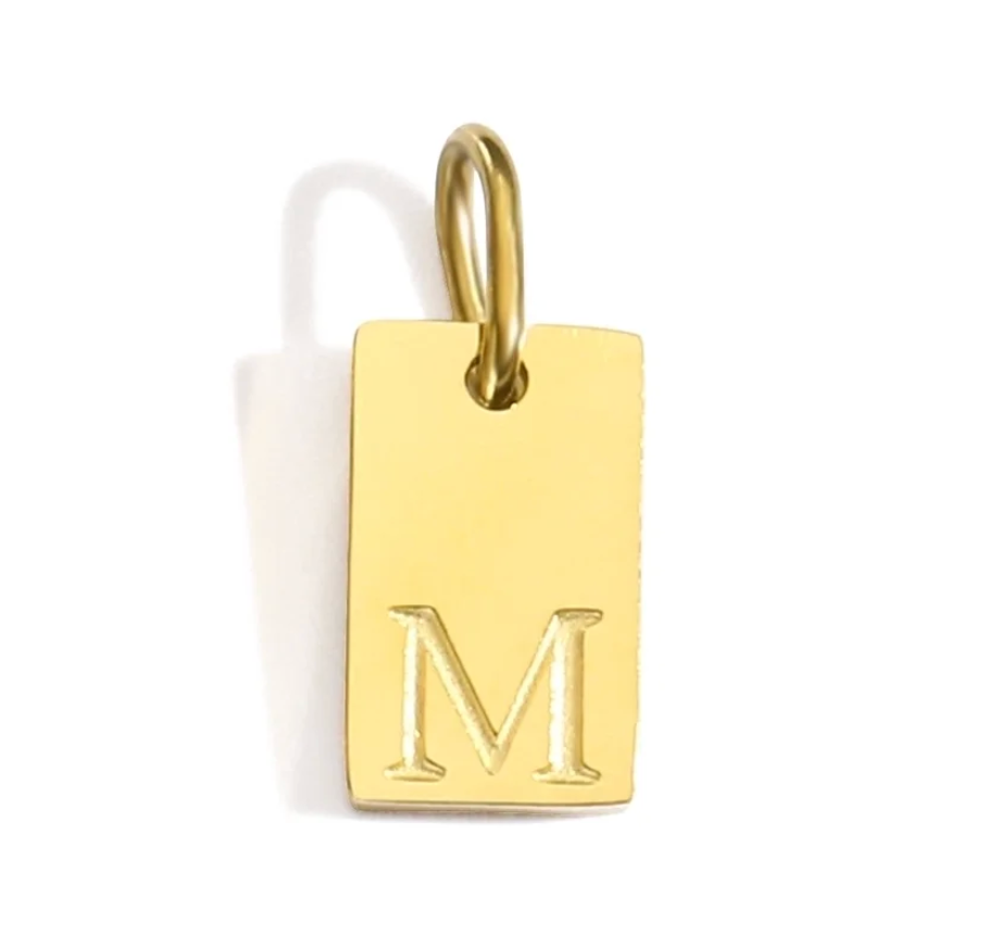 Buchstaben Charm gestanzt