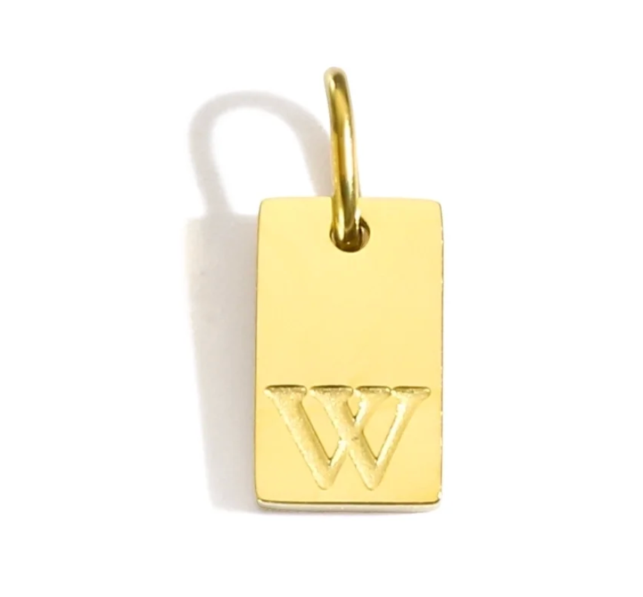 Buchstaben Charm gestanzt