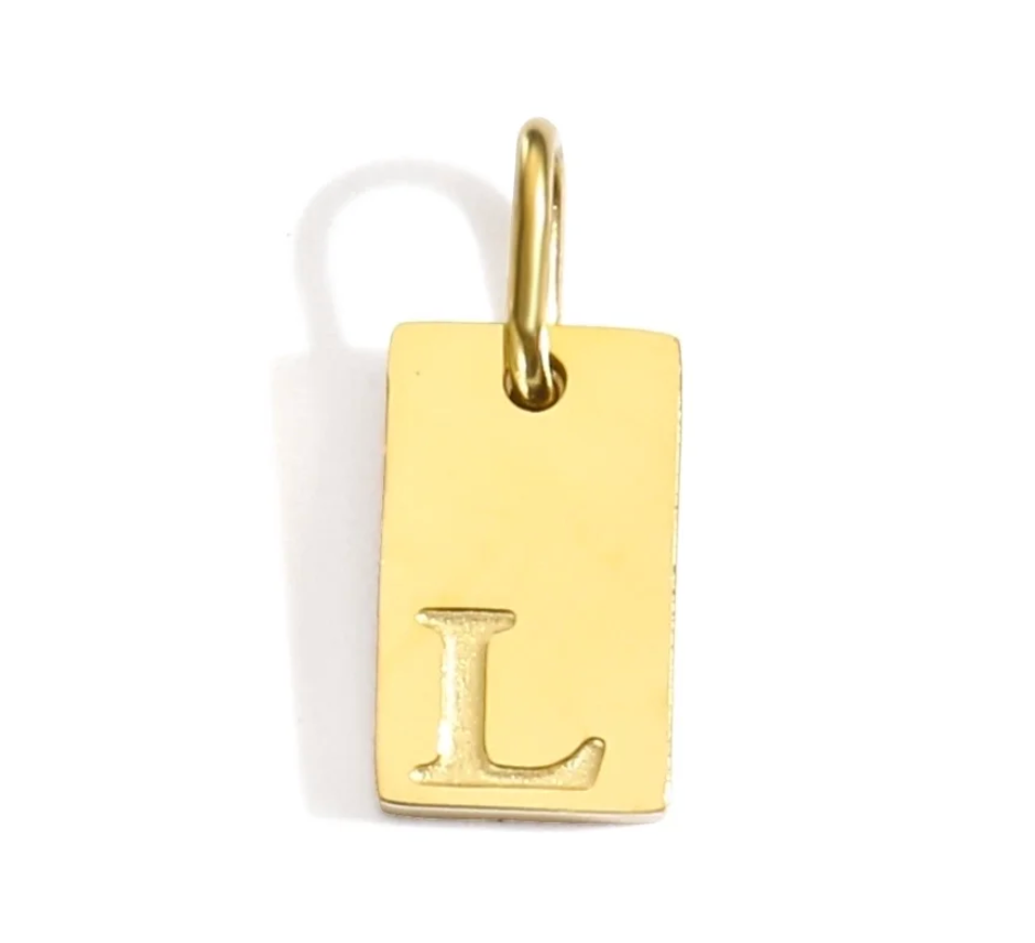 Buchstaben Charm gestanzt
