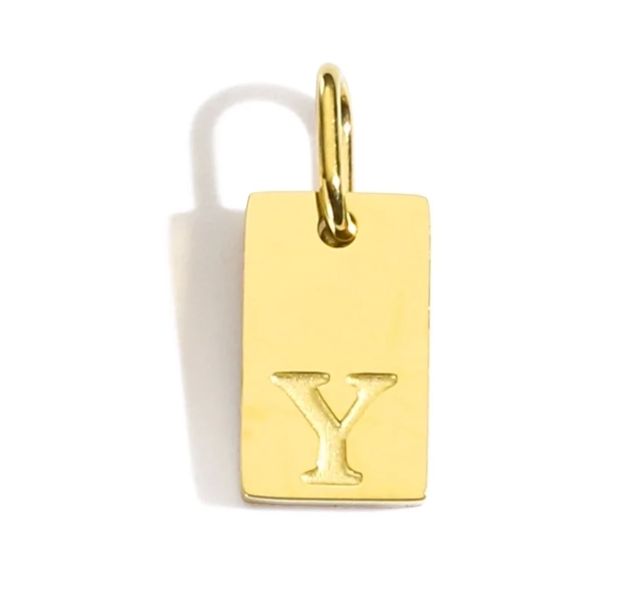 Buchstaben Charm gestanzt