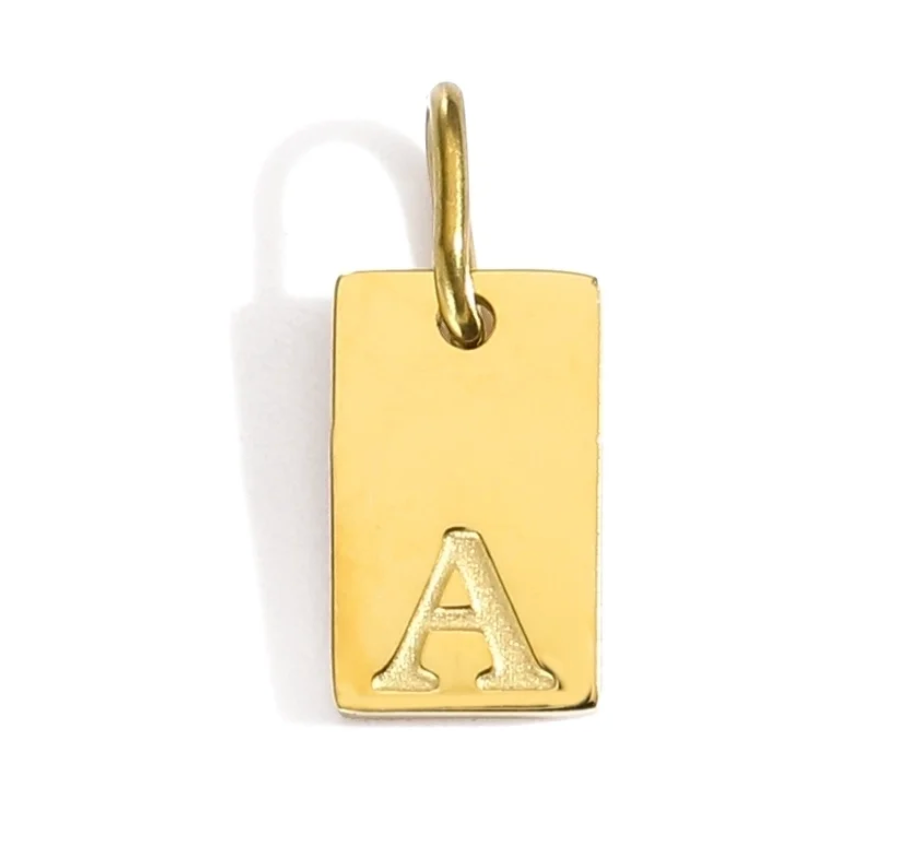 Buchstaben Charm gestanzt